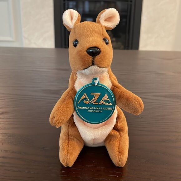 American Zoo & Aquarium Association Kangaroo Plush Toy Stuffed Animal 6.5” tall - Picture 2 of 6
